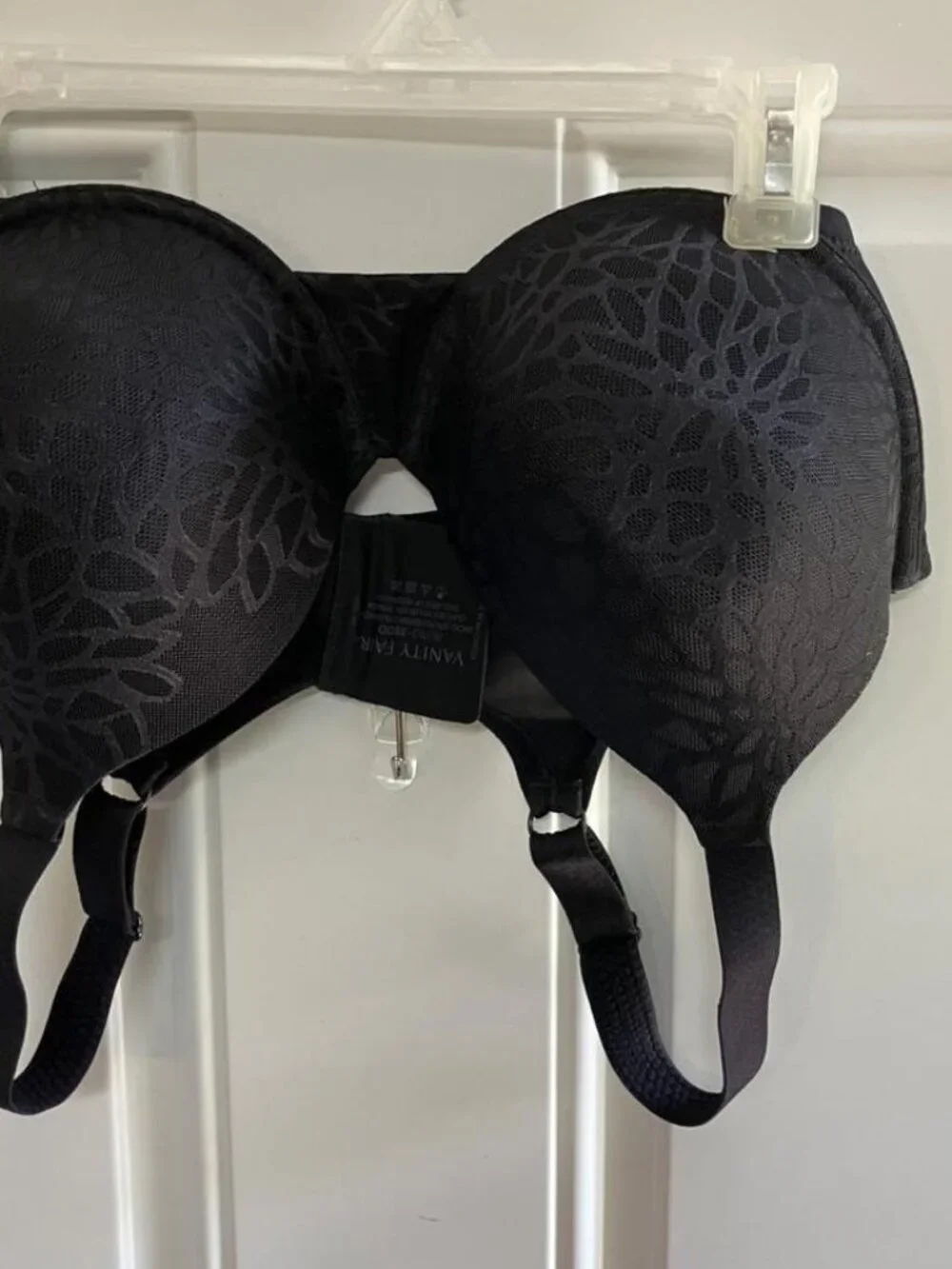 Woman's Vanity Fair Black Bra with wire